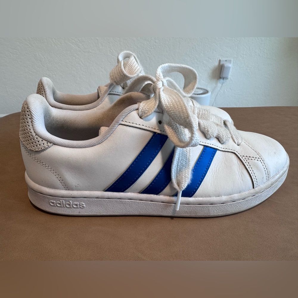 Adidas Classic White Sneakers with Blue Accents - Picture 2 of 4